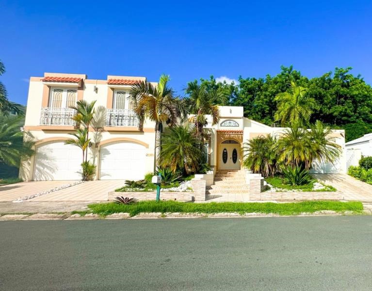 Remax real estate, Puerto Rico, uRB Montehiedra, Luxurious and spacious Mansion in Montehiedra
